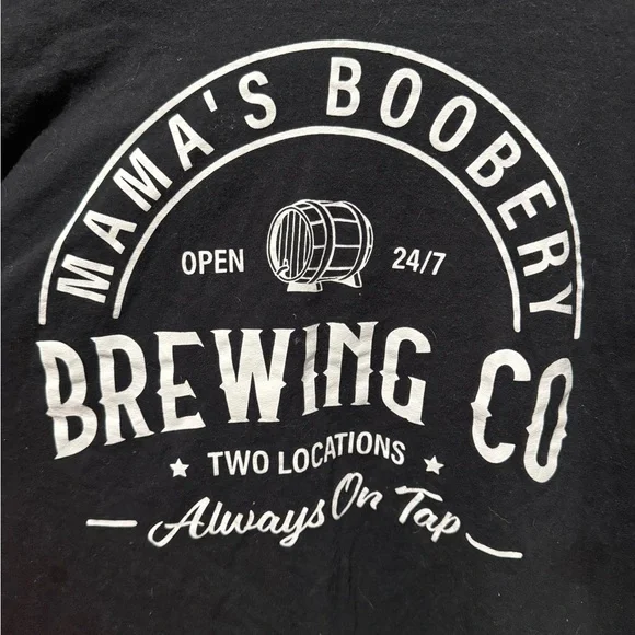 Gildan Black “Mama’s Brewing Co” Graphic T-Shirt - Picture 2 of 3